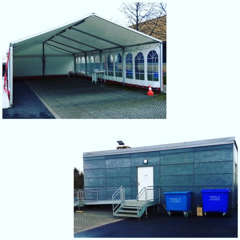 Herfra vurderes de mange COVID-19 patienter for om de skal indlægges på sygehuset. På Aabenraa Sygehus har der indtil for nylig været et telt bemandet af paramedicinere, hvor patienterne blev vurderet. Men nu er der kommet en fremskudt lægeklinik bemandet af praktiserende læger, bosat i en skurvogn…