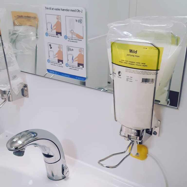 Smart system fra Ob-2 der nu testes på @sygehussonderjylland . Der kommer ikke noget vand ud før du har brugt 15 sekunder på at fordele sæben på dine hænder
