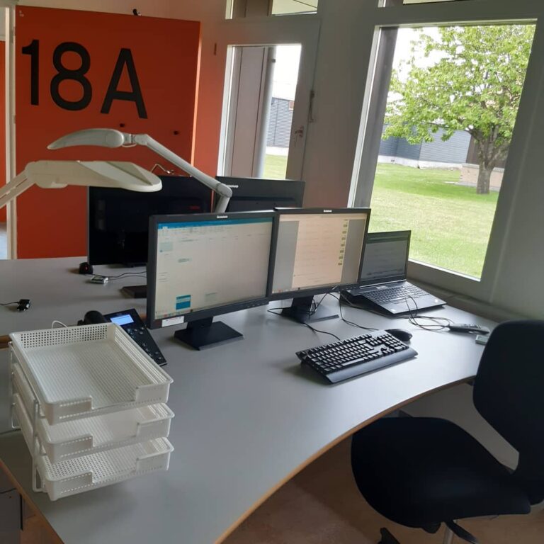 I dag har jeg administrationsdag, som jeg kommer til at tilbringe på dette kontor. Vi har før nyligt flyttet afdelingen til nye bygninger, og til gengæld er den gamle afdeling forvandlet til kontor #yngrelæger