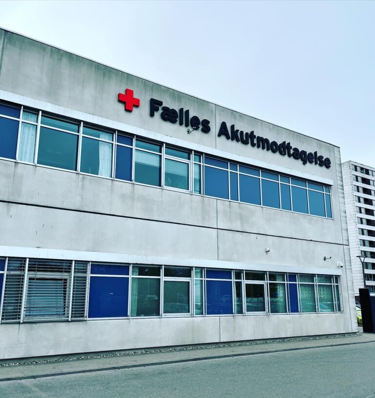 Slutter nu en forholdsvis stille nattevagt i FAM, og nu på vej med toget hjem mod Sønderjylland, hvor jeg har fri hele weekenden. God Store Bededag til allesammen 😊☀️